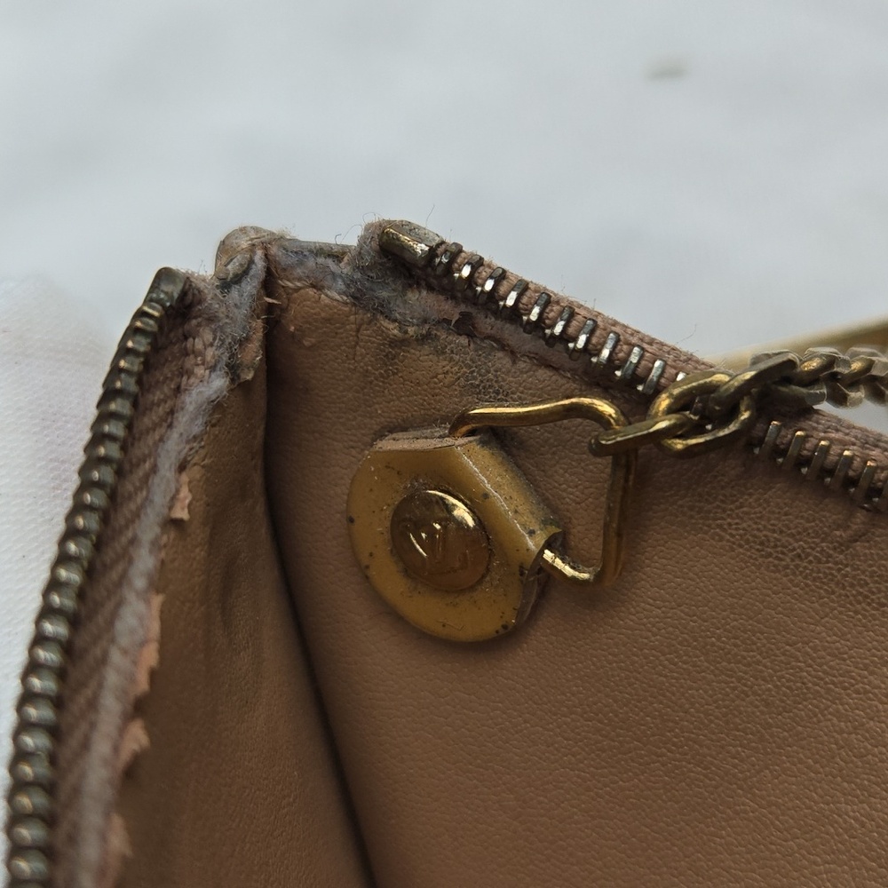 Louis Vuitton Vernis Key Ring Pouch Gold - Picture 9 of 17